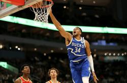 开云足球直播-快船主场痛击老鹰，斯坦顿爆发狂砍分的简单介绍