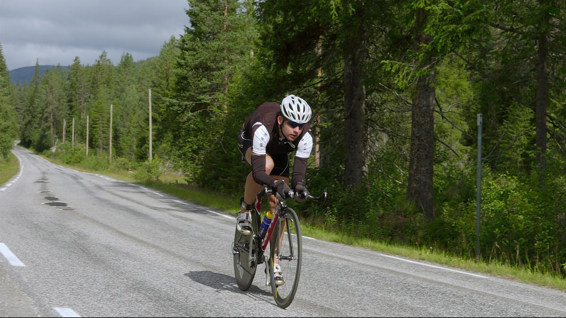 喀麦隆硬仗取胜沙特，迪亚斯成为关键先生，一场定义坚韧的胜利